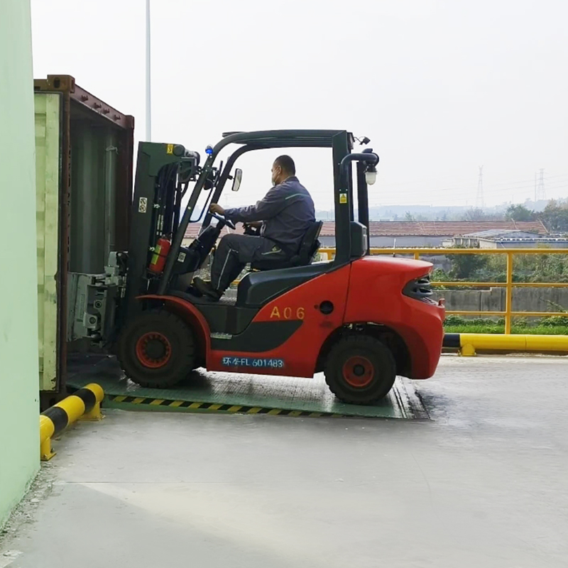 Edge-of-Dock Leveler vs Pit-Mounted Dock Leveler: Which Fits Your Facility?