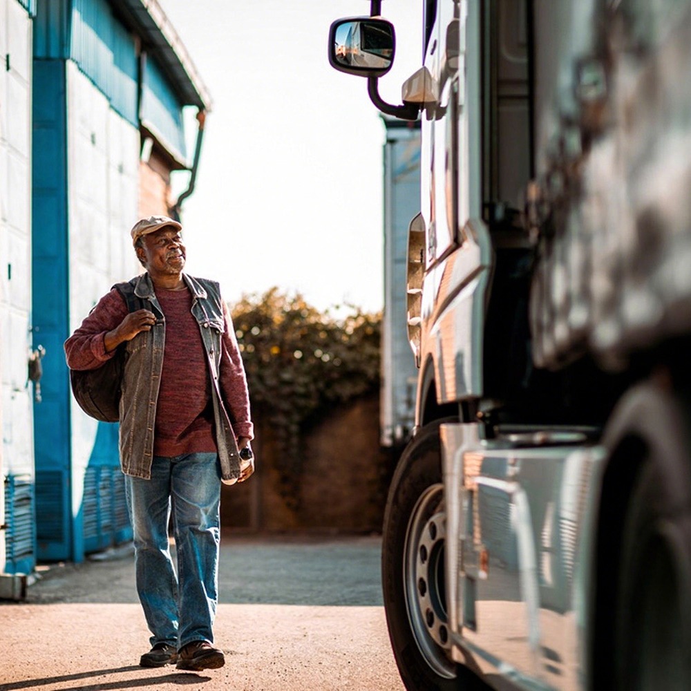 Storytelling or Hard Selling: Two Ways Tail Lift Brands Do Content