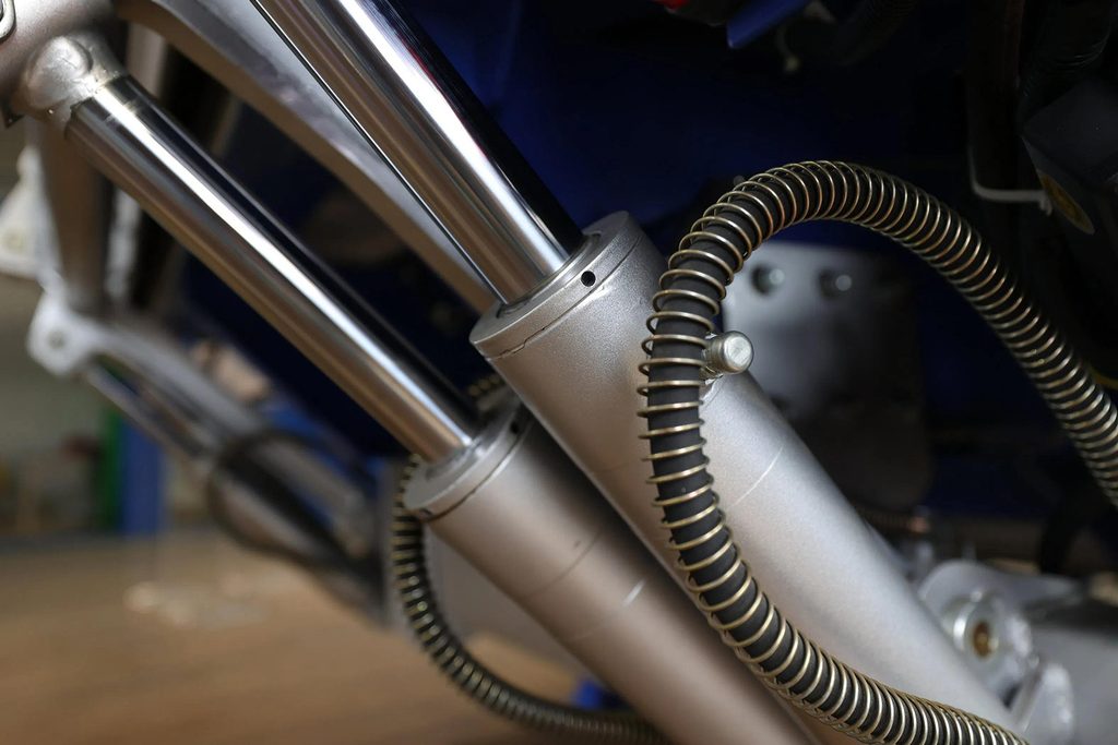 Hydraulic tail lift safety inspection of cylinders and hydraulic hoses